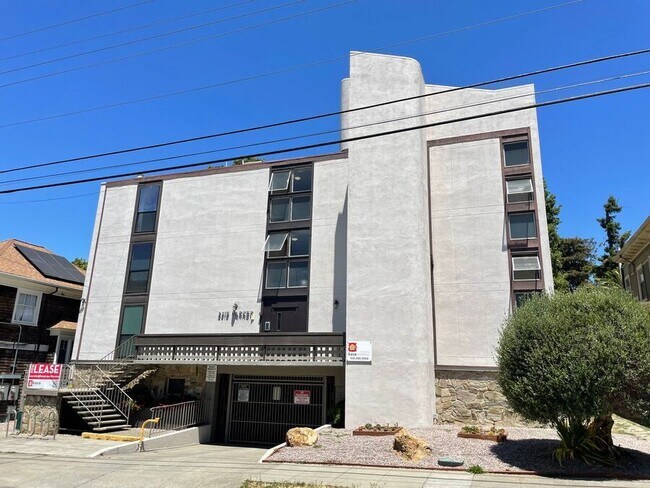 Building Photo - 2315 Parker St