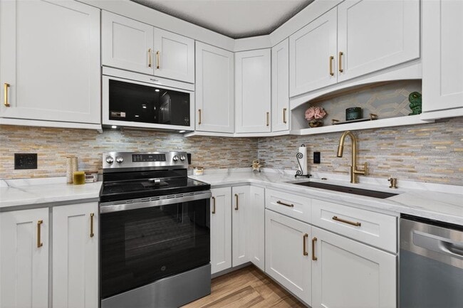 Building Photo - 6537 Cape Hatteras Way NE