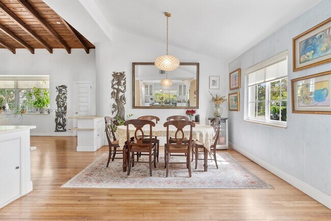 Building Photo - Northeast 5th Avenue Road, Miami Shores, FL 33138 - 5 BR 4 BA single-family home