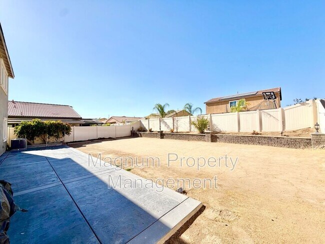 Building Photo - 30120 Crescent Pointe Wy