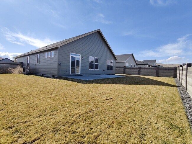 Building Photo - Gorgeous Newer Single Family Home in West ...