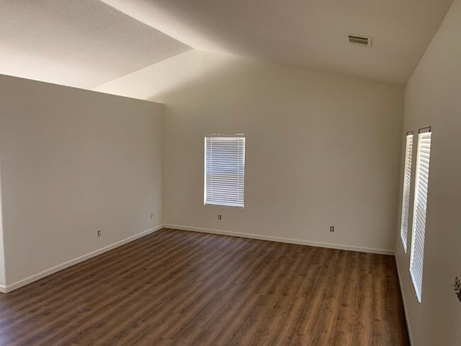 Building Photo - 1615 Great Basin Dr