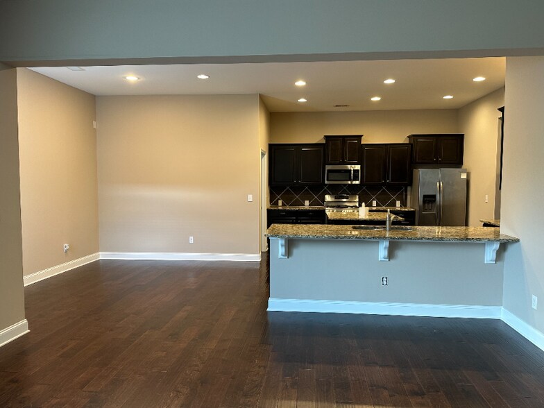 Building Photo - 109 Grayfox Dr