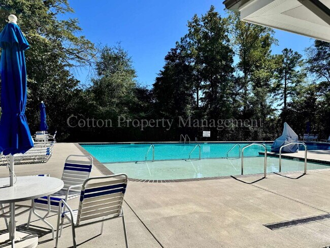 Building Photo - 633 Jenoa Dr