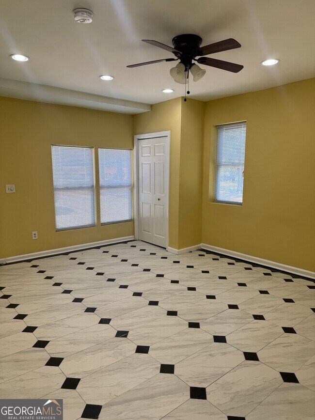 Building Photo - 400 Tunis Rd