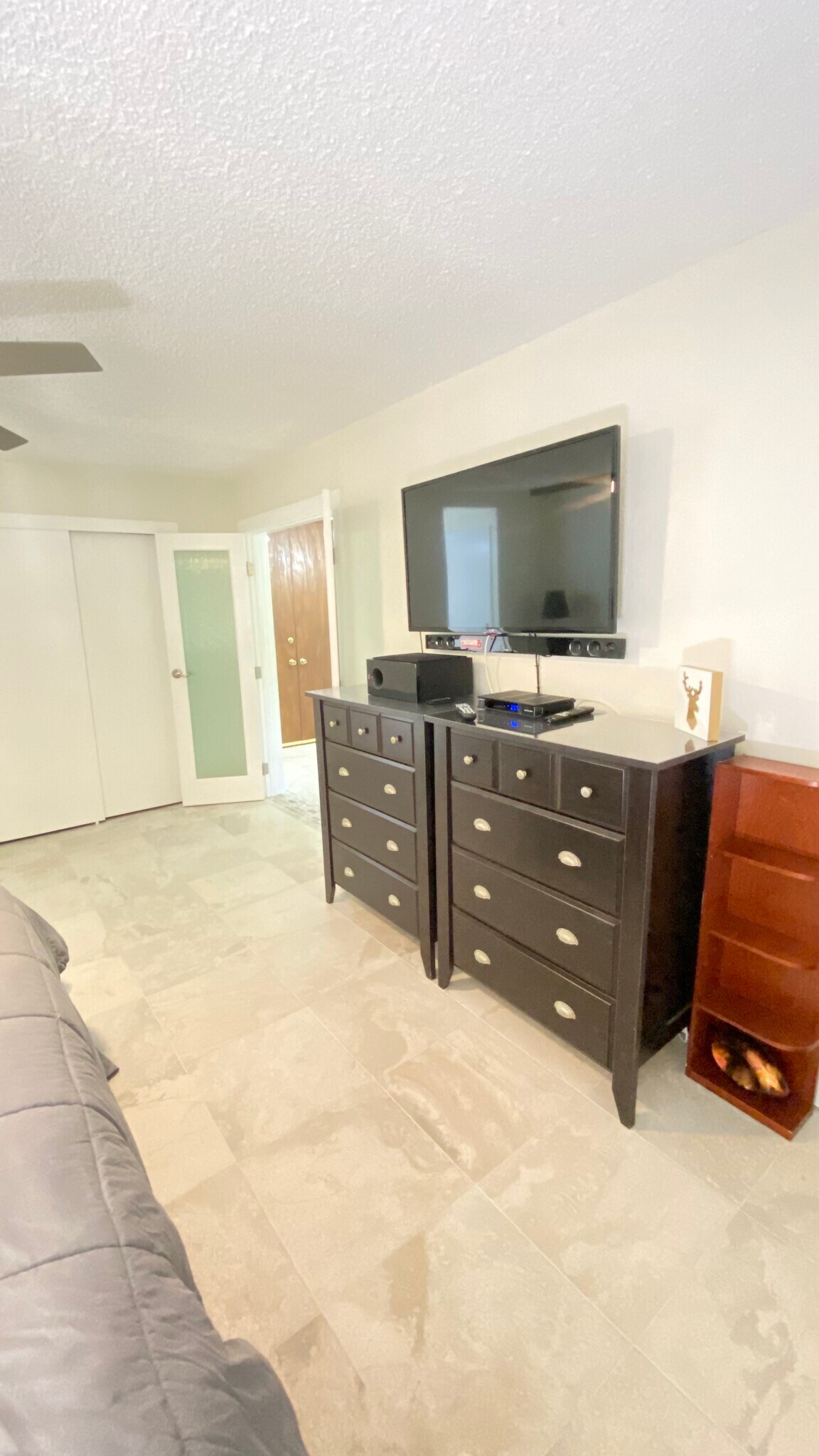 Primary Bedroom - 501 Hahaione St