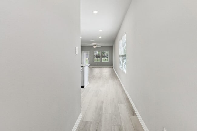 Building Photo - 716 Caraway Dr