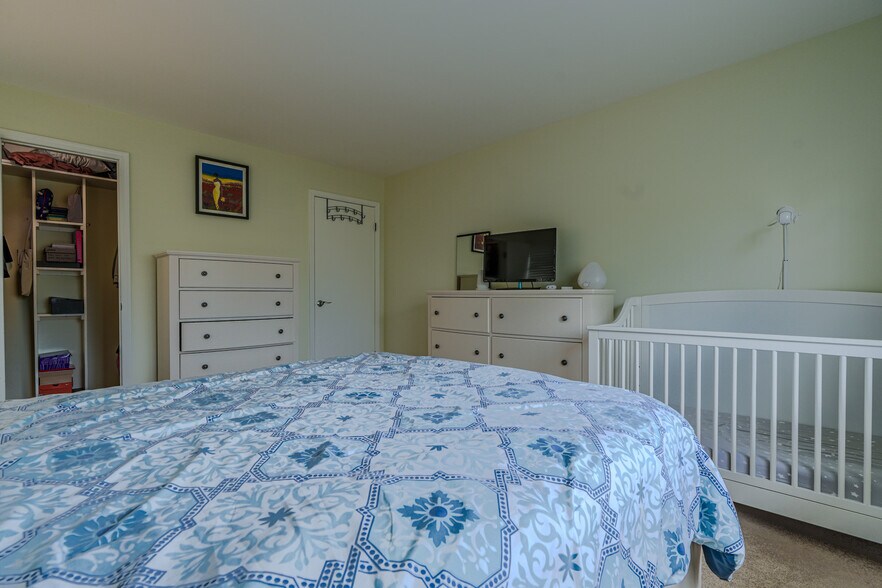 Building Photo - 19E Kensington Rd