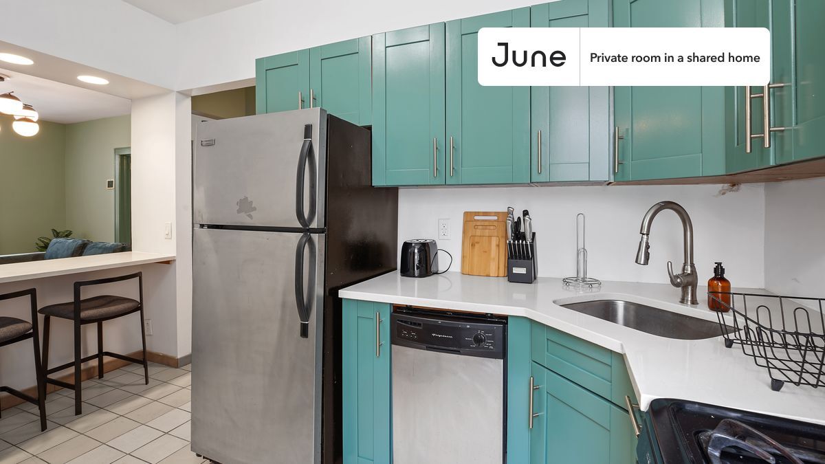 Building Photo - Private bedroom in 4 bed/1 bath Home