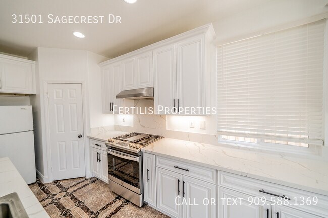 Building Photo - 31501 Sagecrest Dr