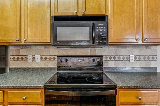Building Photo - 2 bedroom at Brookside Condos