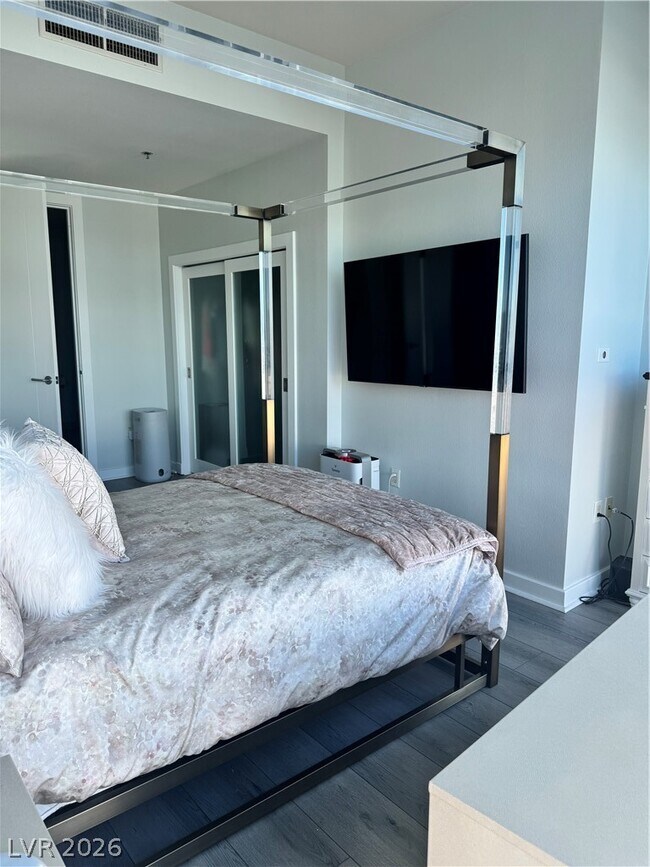 Building Photo - 4525 Dean Martin Dr