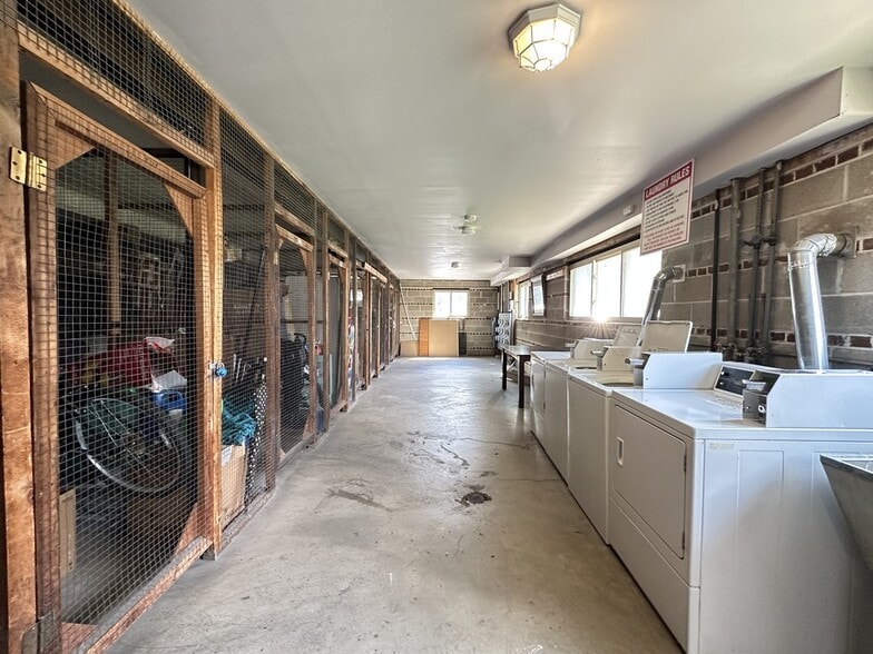 Building Photo - 1639 Oakwood Ave