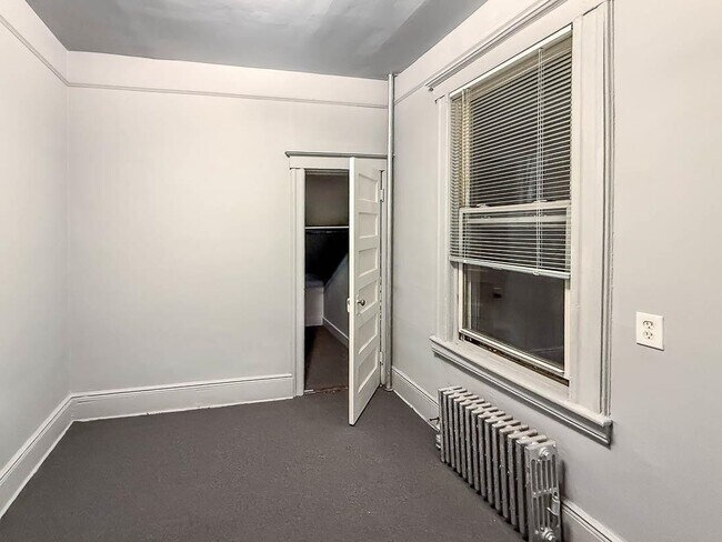 Building Photo - 57 Roosevelt Ave