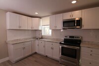 Building Photo - 1631 Dyre St