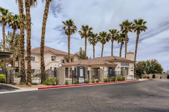 Building Photo - Adorable 1st Floor Condo In Gated Community!