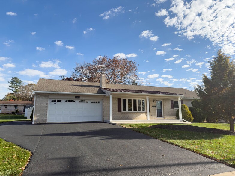 Primary Photo - 837 Martin Ave