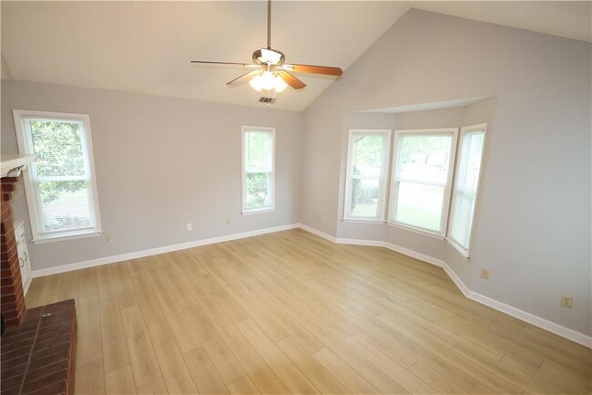 Building Photo - 1092 Mountain Springs Dr