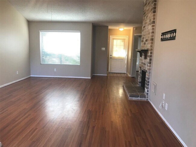 Building Photo - 2403 Chimneystone Cir