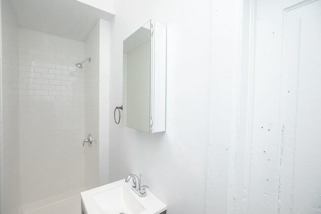 Building Photo - 262 W 26th St