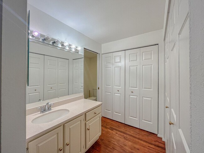 Building Photo - Charming 3bd/2bth Rambler in Tam o'Shanter in Redmond $3,795/mo