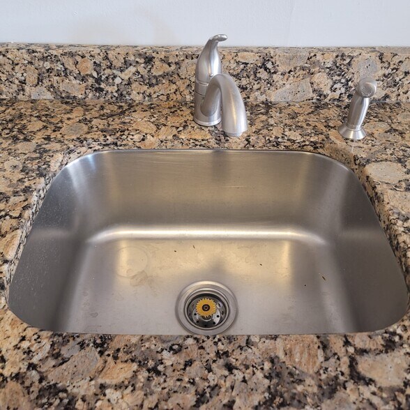 Building Photo - 1617 Raspberry Ct