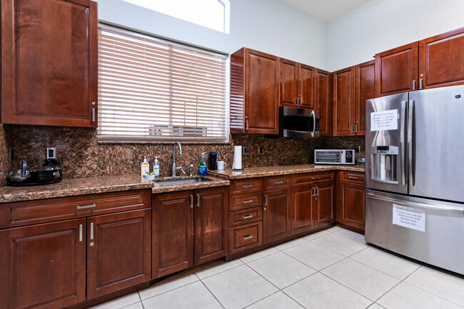 Building Photo - 6241 C Durham Dr