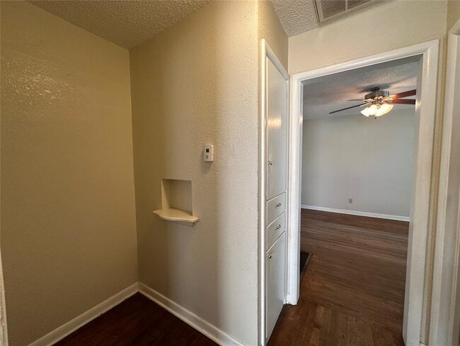 Building Photo - 708 Denison Dr