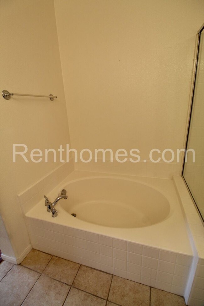 Building Photo - 13330 Via Bellarado