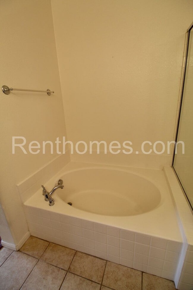 Building Photo - Torrey Highlands, 13330 Via Bellarado #2, ...