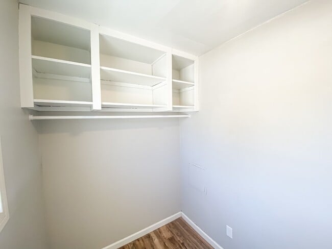Building Photo - 1519 E Laguna Dr