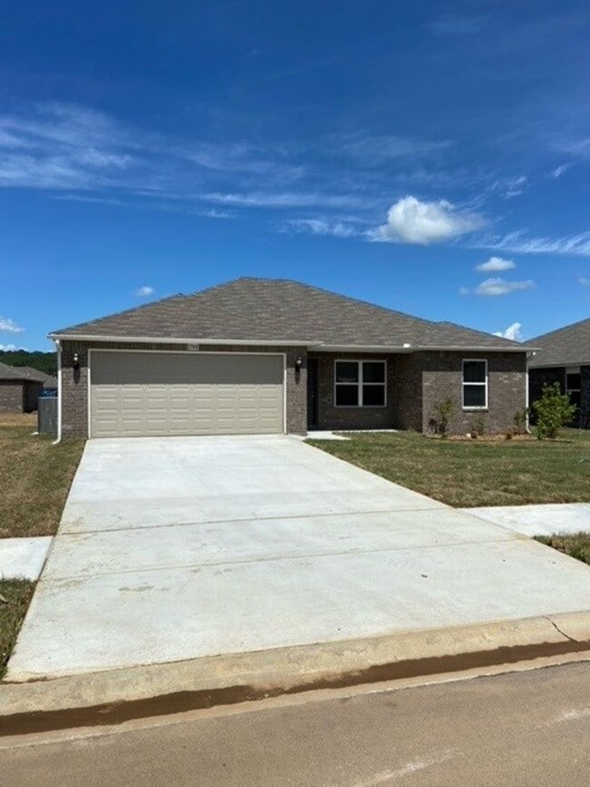 Building Photo - Preleasing Now-Three Bedroom | Two Bath Home in Conrad Court