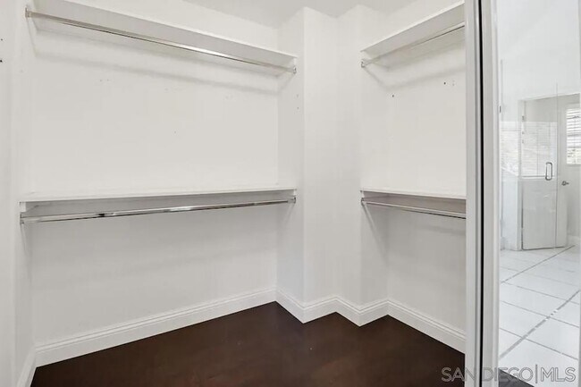 Building Photo - 561 Bayona Loop