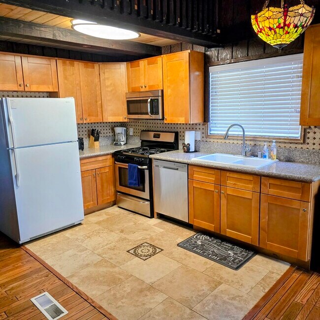 Building Photo - Charming 3-Bedroom + Loft Home in Shay Mea...