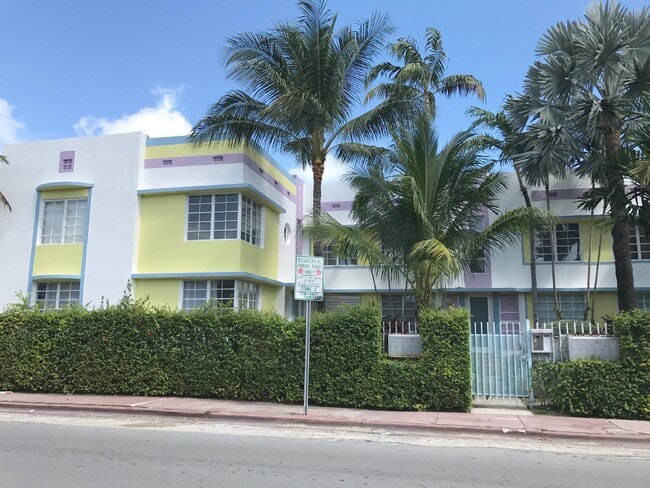 Building Photo - Exquisite 2/2 condo in Art Deco style building