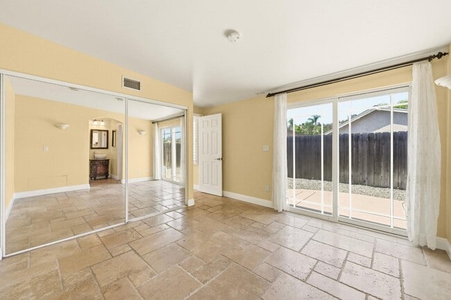 Building Photo - 1677 Sandos St