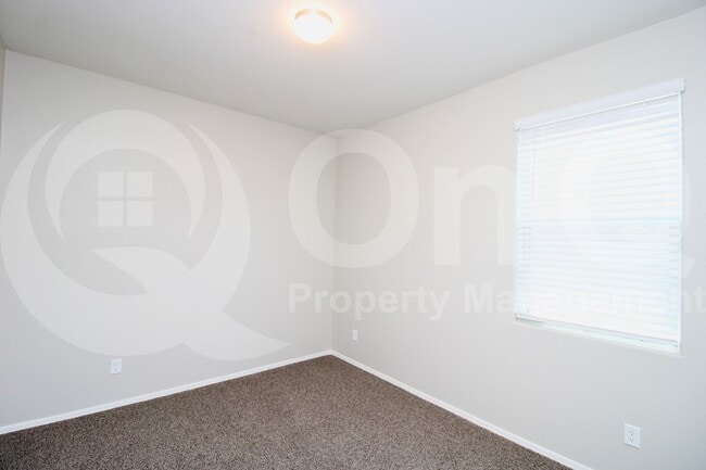 Building Photo - 1027 W Avalon Canyon Dr