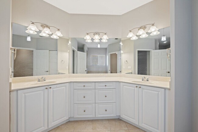 Building Photo - Spacious 3-Bedroom Townhome with 2.5 Baths | 2,035 Sq. Ft. in Homestead