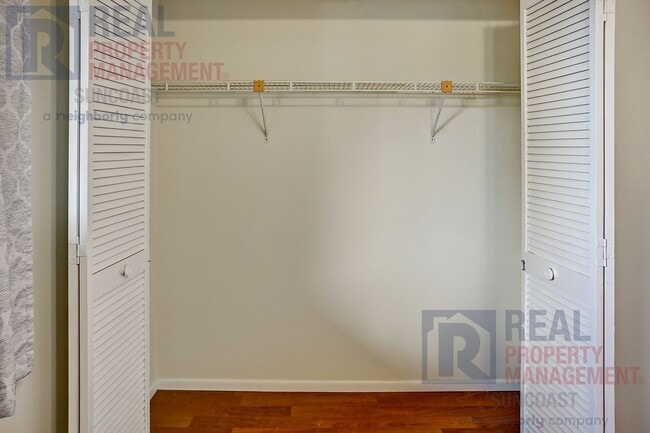 Building Photo - 251 Fenwick Dr