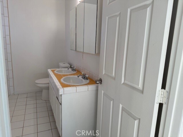 Building Photo - 2422 W Ave 32