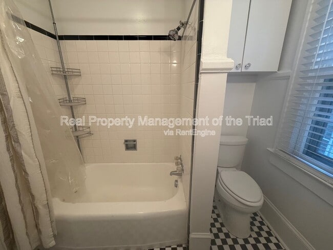 Building Photo - 513 S Hawthorne Rd