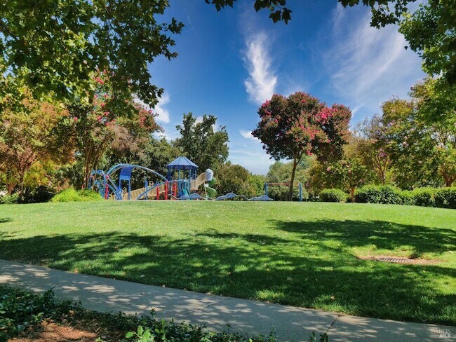 Building Photo - 3500 Crownridge Dr