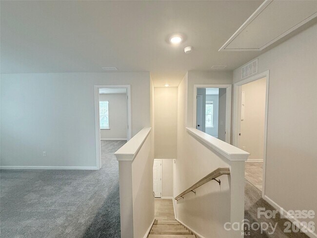 Building Photo - 6337 Fairfax Ct