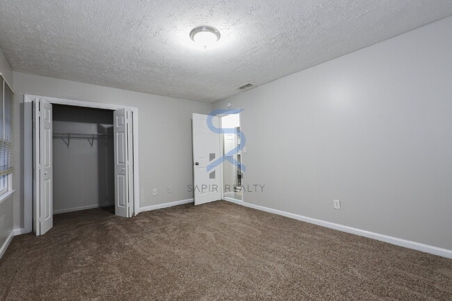 Building Photo - Move in before November 15th and choose yo...