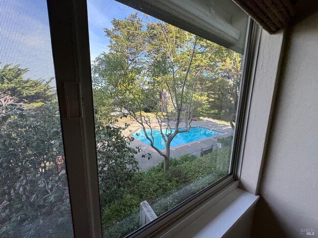 Building Photo - 370 Eden Roc Dr