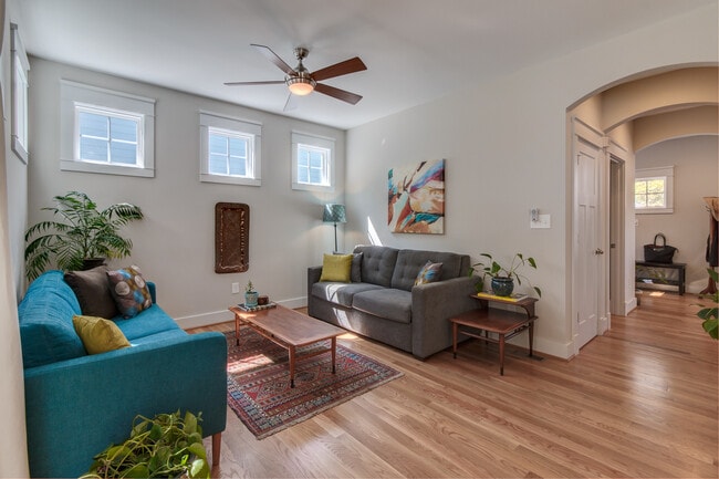 Building Photo - 703 Gerard St