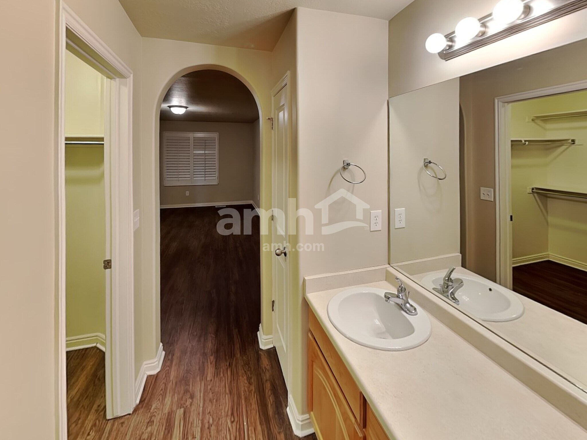 Building Photo - 932 Foxboro Dr