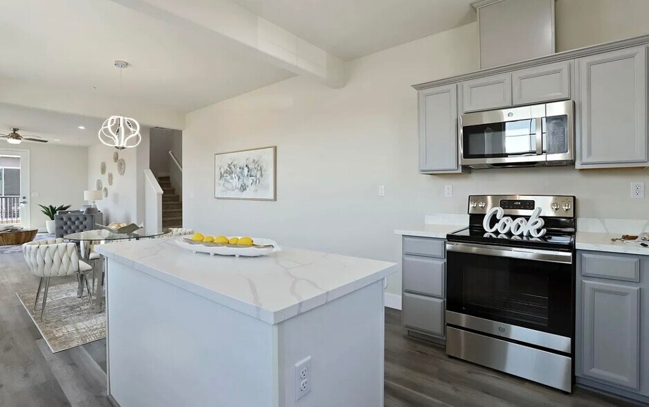 Building Photo - 1673 Bella Lago Dr