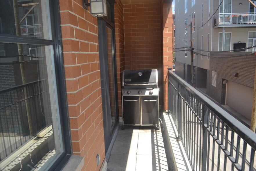 Building Photo - 1117 W Monroe St