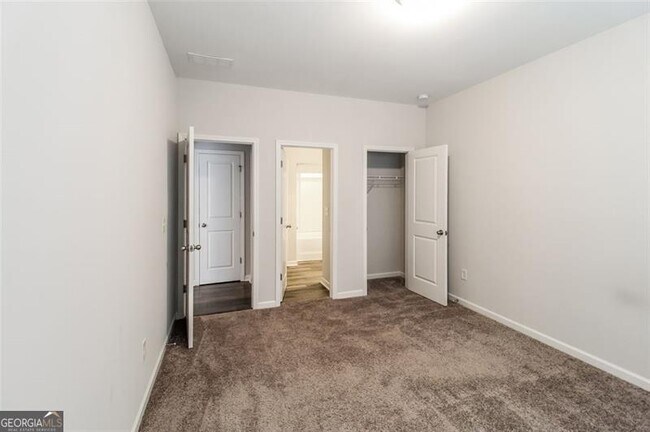 Building Photo - 4525 Sandy Creek Dr